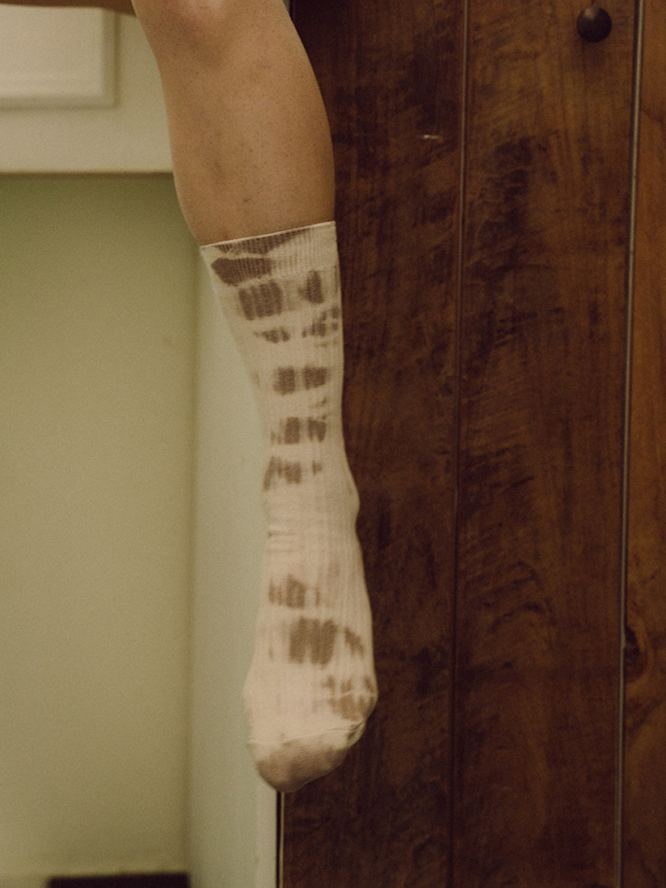Plants tie-dye socks in blown