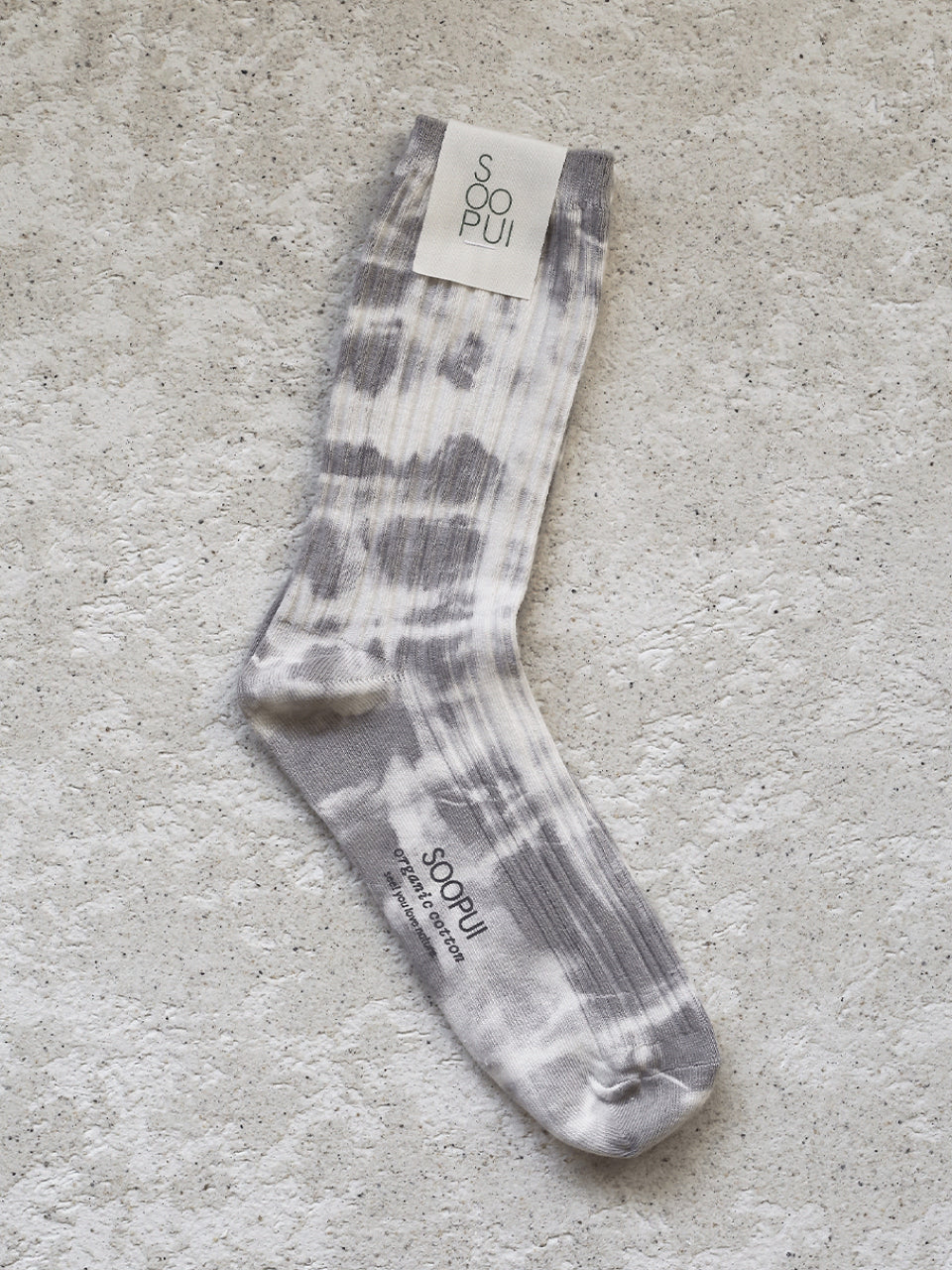 Plants tie-dye socks in gray