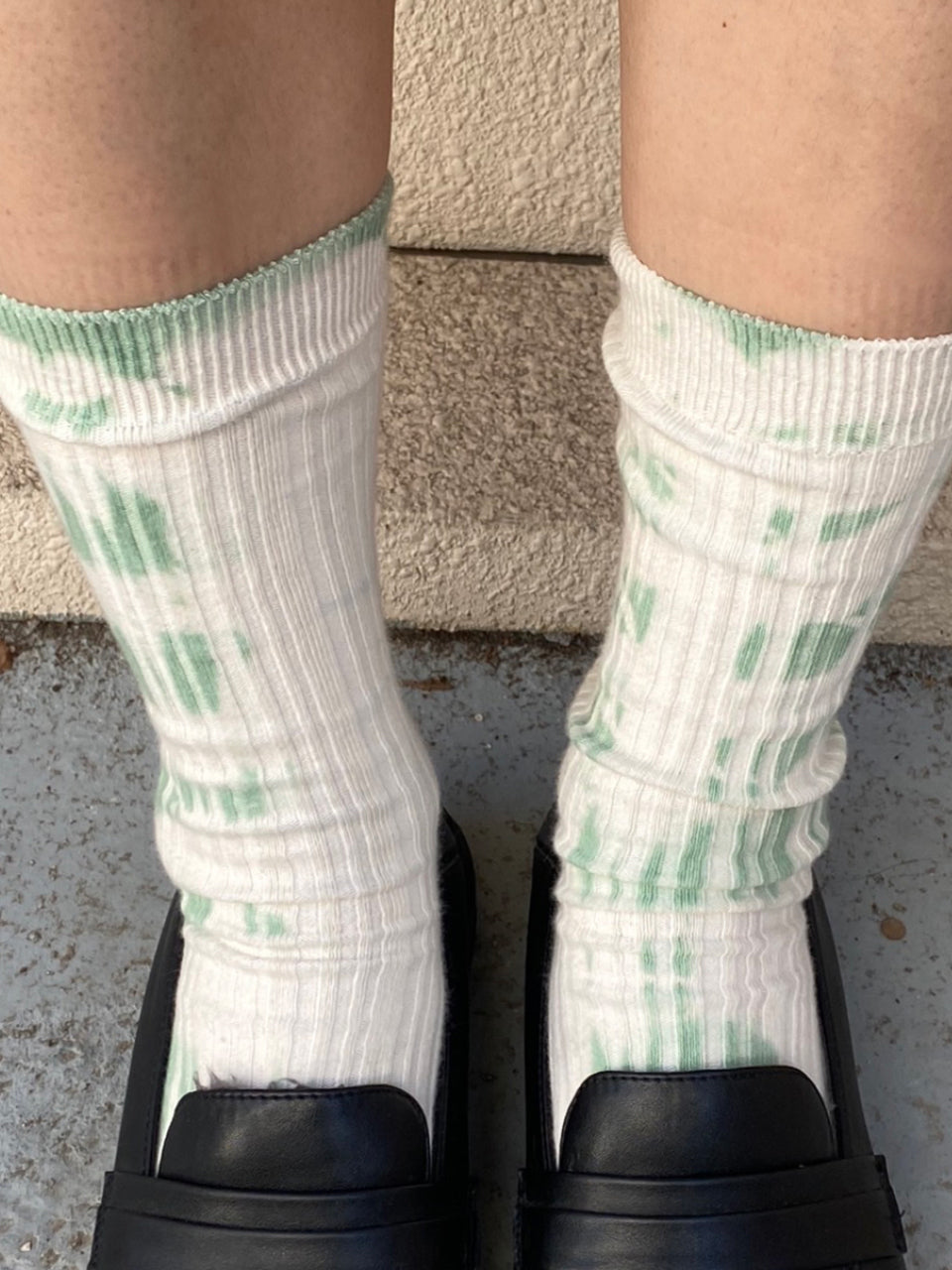 Plants tie-dye socks in green
