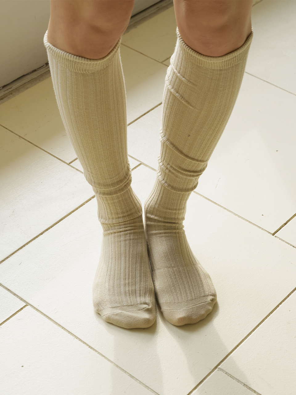 Organic cotton knee socks in beige